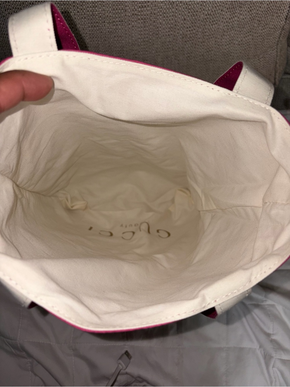 Magenta Gucci Beauty Canvas Tote with Gold Logo - Picture 8 of 9
